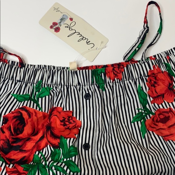 Off the Shoulder Rose Blouse - Picture 2 of 4